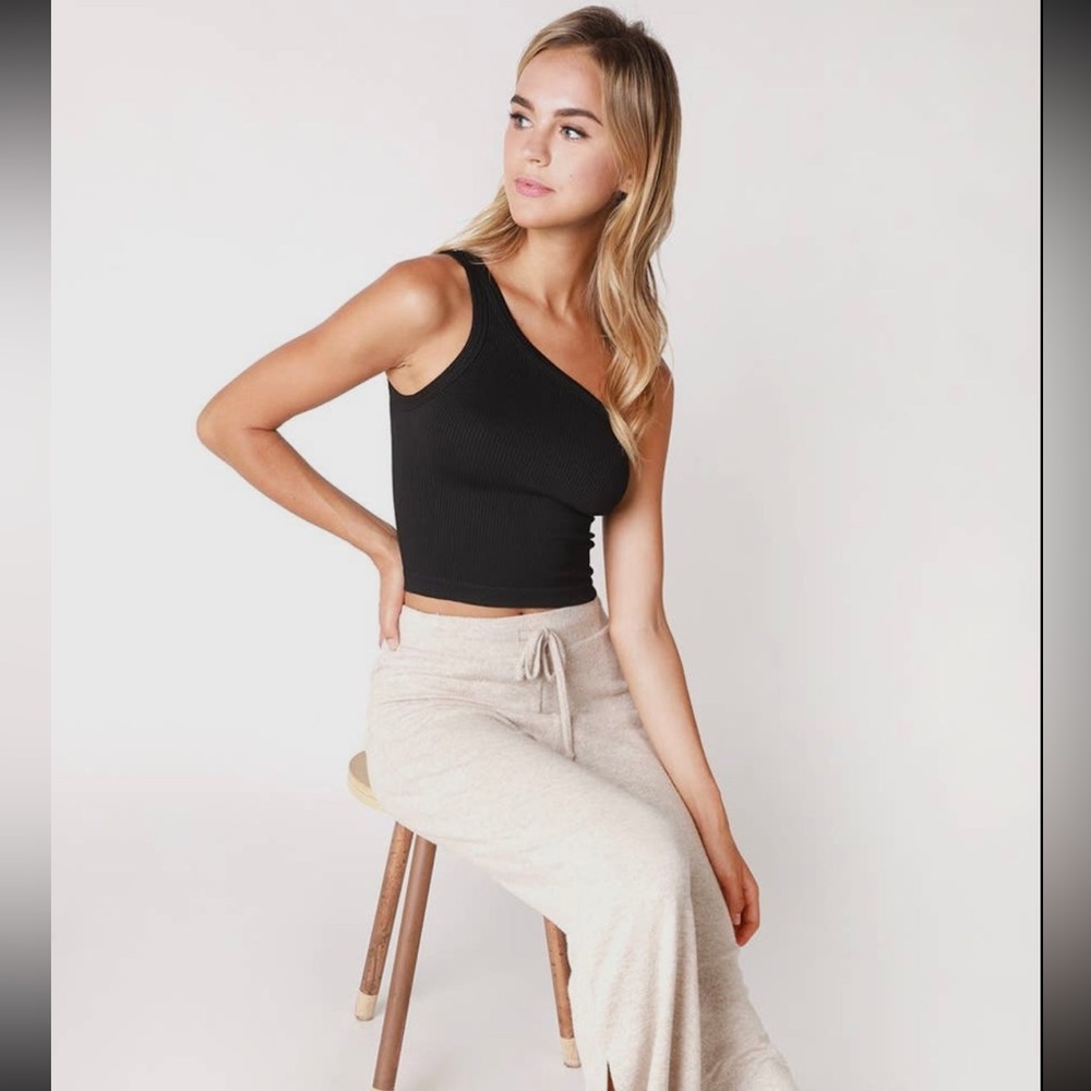 Ann One Shoulder Cropped Tank - Black
